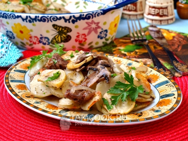 Фото говядины с грибами и картошкой в духовке