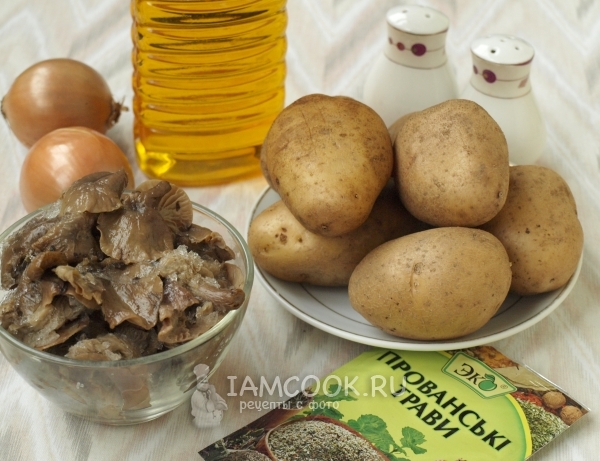 Ингредиенты для приготовления лисичек с картошкой в духовке