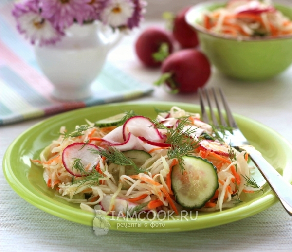 Фото «Весеннего» салата с капустой и морковью