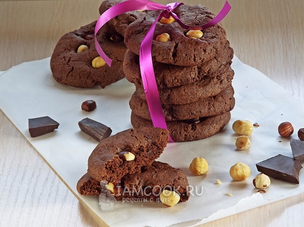 Рецепт шоколадного печенья с цельным фундуком