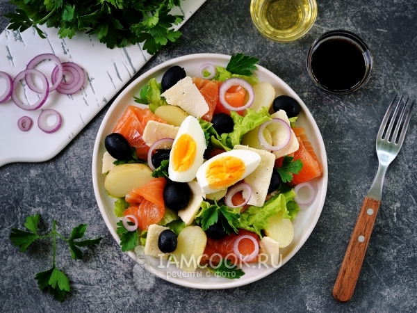 Салат с соленым лососем и молодым картофелем — рецепт с фото пошагово