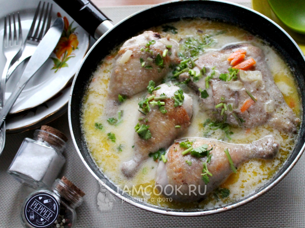 Куриные голени на сковороде в сметанном соусе — рецепт с фото пошагово