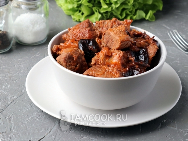 Тушеная говядина с черносливом в казане — рецепт с фото пошагово
