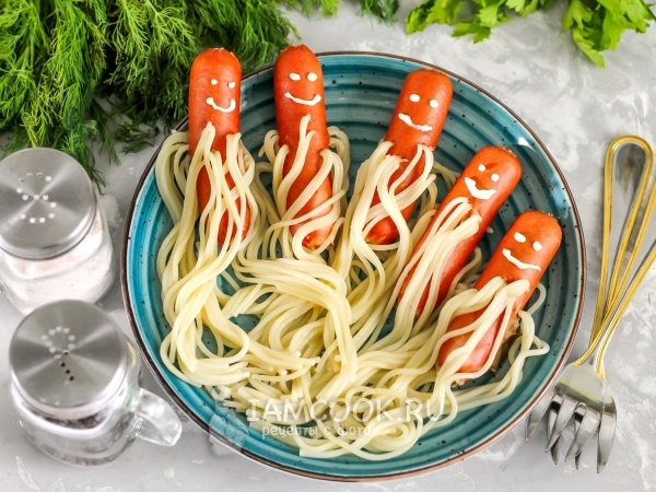 Осьминожки из сосисок и спагетти — рецепт с фото пошагово