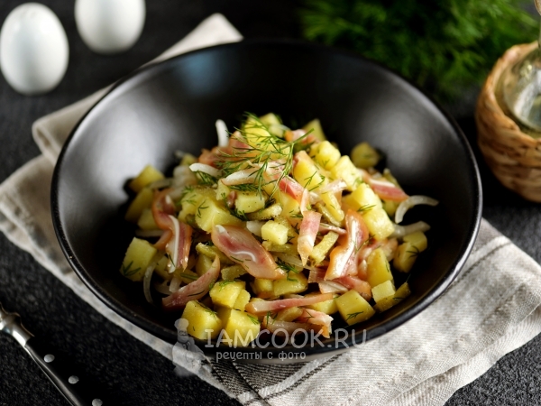 Салат из копченых ушек с солеными огурцами и картошкой — рецепт с фото пошагово