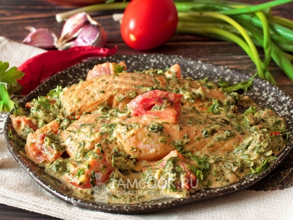 Филе лосося в томатно-шпинатном соусе — рецепт с фото пошагово