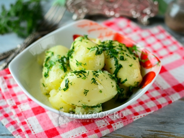Отварной картофель с маслом и зеленью — рецепт с фото пошагово