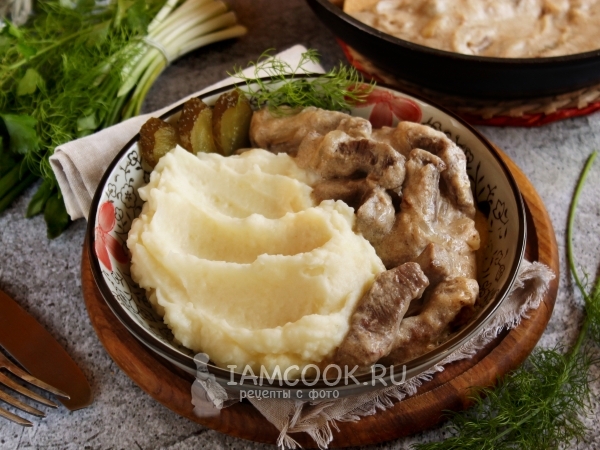 Бефстроганов с картофельным пюре — рецепт с фото пошагово