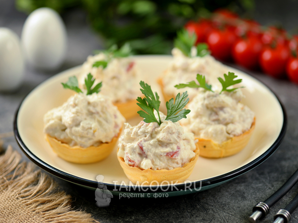 Тарталетки с консервированным тунцом и сыром (творожным и фетой) — рецепт с фото пошагово