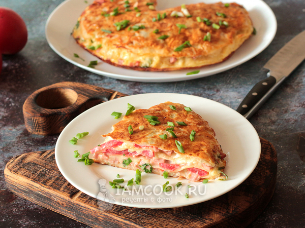 Пирог из лаваша с колбасой и сыром на сковороде — рецепт с фото пошагово