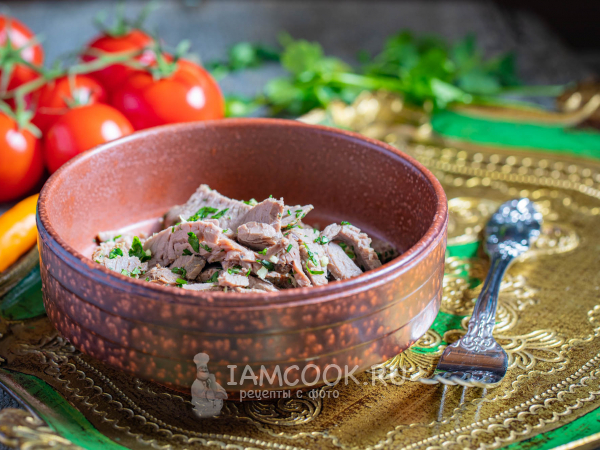 Салат с кинзой и говядиной — рецепт с фото пошагово