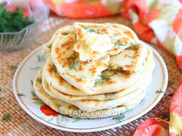 Хачапури на молоке с сыром на сковороде — рецепт с фото пошагово