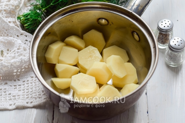 Почистить и порезать картофель