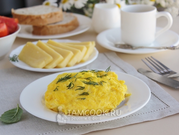 Рецепт пышного омлета с сыром на сковороде