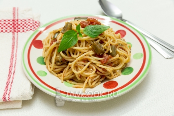 Фото макарон (спагетти) с баклажанами и помидорами