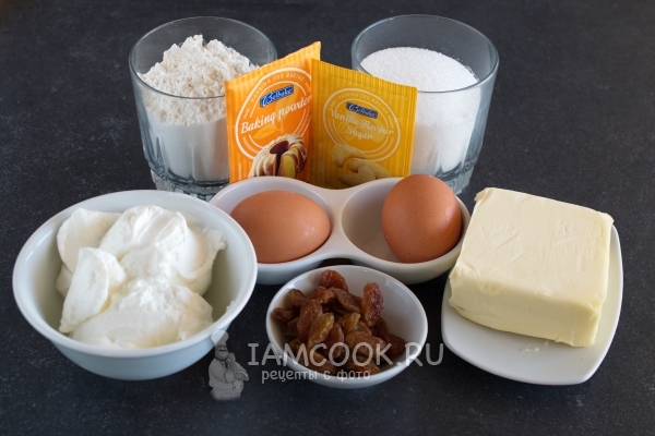 Ингредиенты для кекса на сметане с изюмом