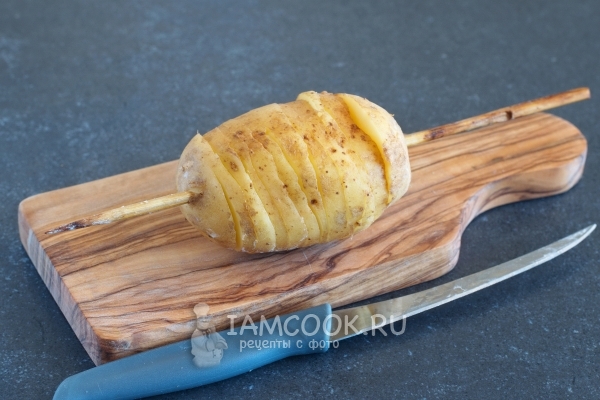 Сделать надрезы на картофеле