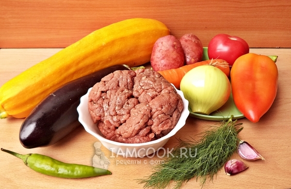 Ингредиенты для овощного рагу с фаршем и кабачками