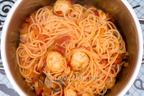 Рецепт спагетти с куриными фрикадельками в томатном соусе