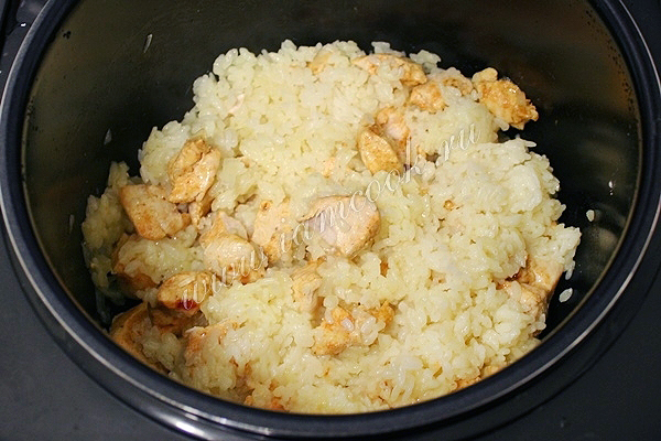 Тушим курицу с рисом