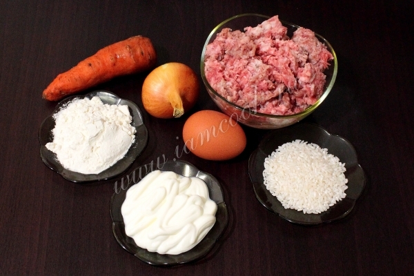 Ингредиенты для ежиков в сметанном соусе