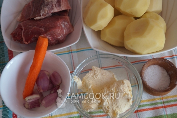 Ингредиенты для картофеля тушеного со свининой и сливками