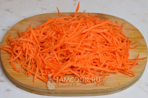 Натёрли морковку