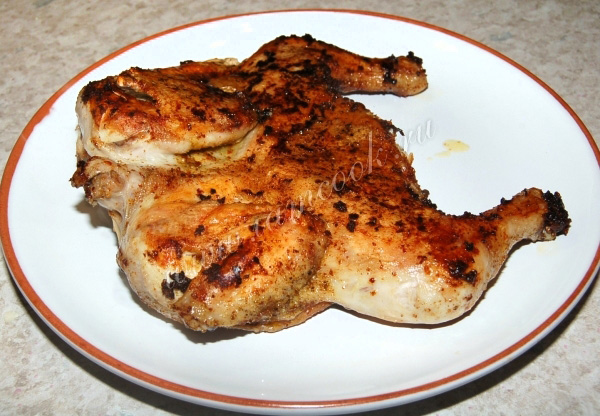 Цыпленок табака под прессом на сковороде - рецепт, как и сколько готовить