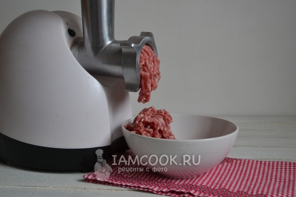 Перекрутить мясо на мясорубке