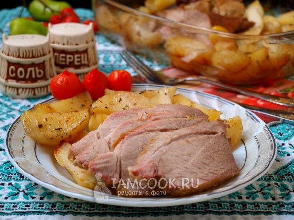 Рецепт свиной лопатки в духовке с картошкой