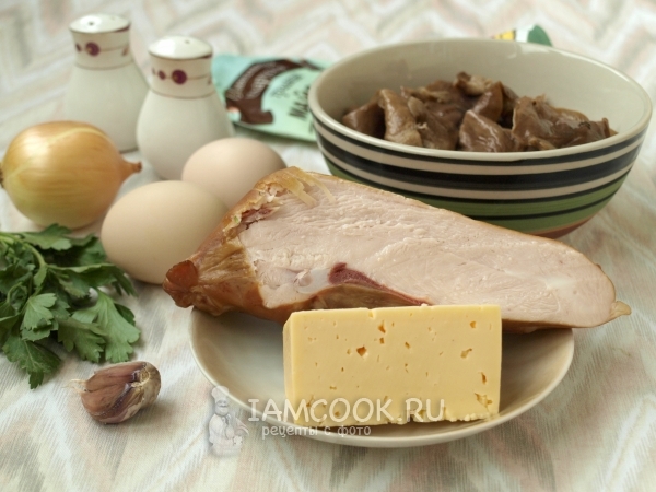 Ингредиенты для салата с копченой курицей, грибами и сыром