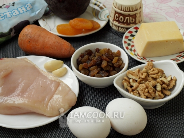 Ингредиенты для салата «Любовница» с изюмом и курицей