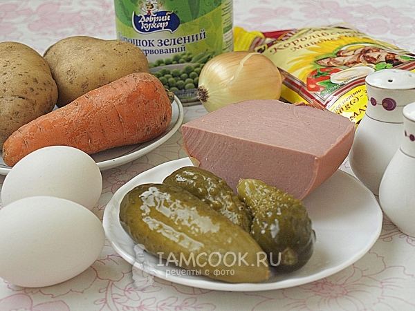 Ингредиенты для салата «Оливье» с колбасой и горошком