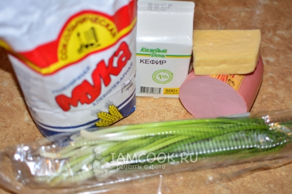 Ингредиенты для лепёшек с сыром и колбасой на сковороде