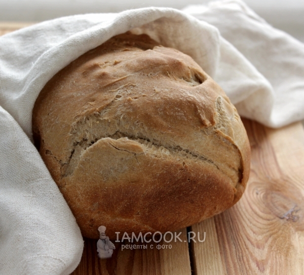 Готовый пшенично-ржаный хлеб в хлебопечке