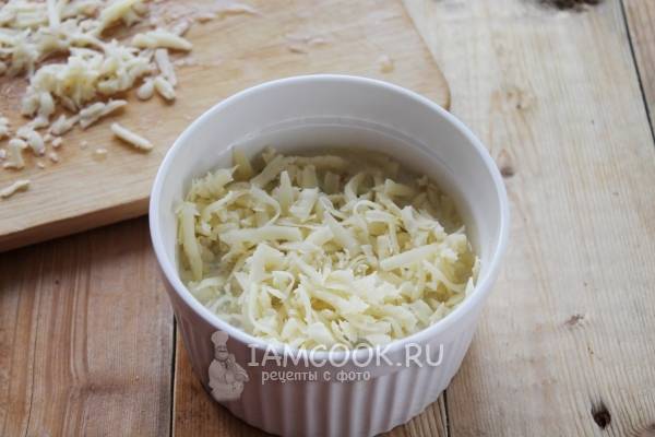 Жульен с курицей и грибами по-французски – аппетитная праздничная закуска в порционной подаче