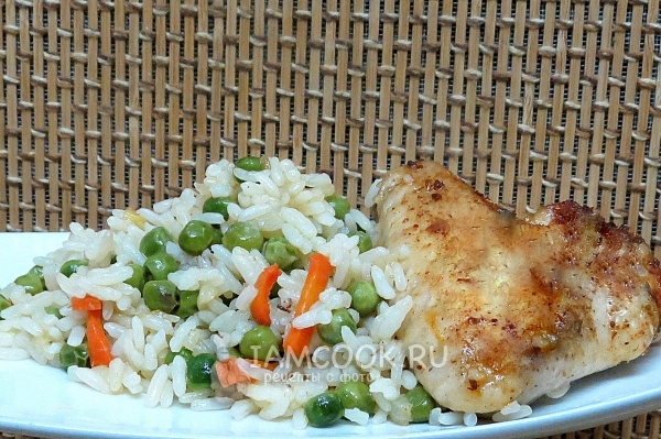 Фото курицы с рисом и зеленым горошком в духовке