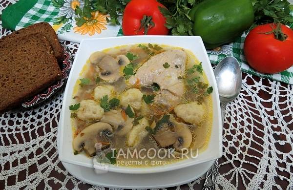 Гречневый суп с картофельными клецками и грибами