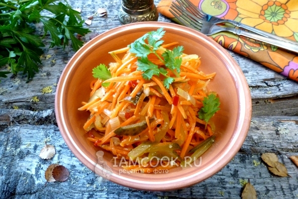 Рецепт салата с морковкой и солеными огурцами