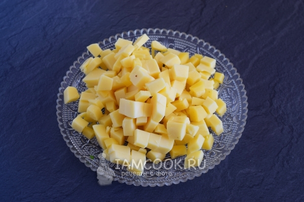 Режем кубиком сыр