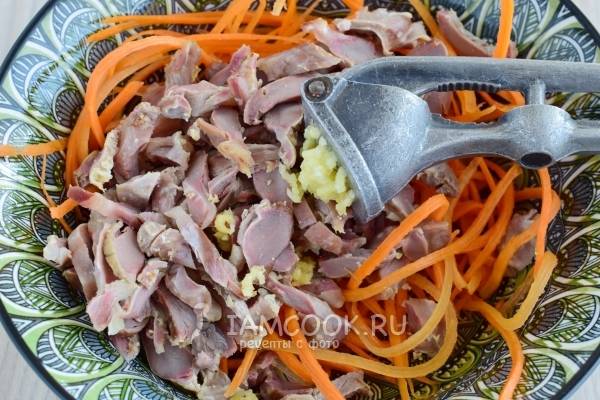Куриные желудки с морковью по-корейски рецепт пошаговый с фото - prachka-mira.ru