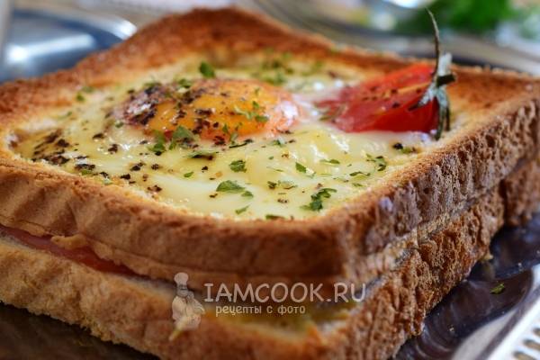 Яичница в хлебе на сковороде с колбасой и сыром, пошаговый рецепт с фото на ккал