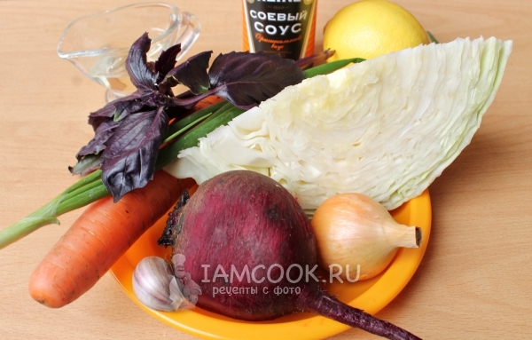 Ингредиенты для салата из свежей свеклы, моркови и капусты