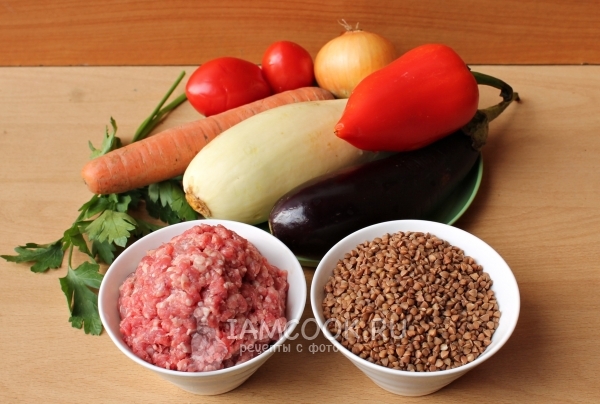 Ингредиенты для гречки с фаршем и овощами
