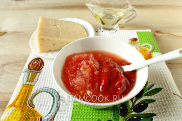 Соединить помидоры и томатную пасту