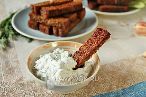 Гренки из черного хлеба с сыром