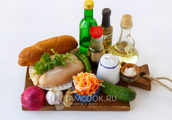 Ингредиенты для вьетнамского сэндвича «Бан Ми» с курицей