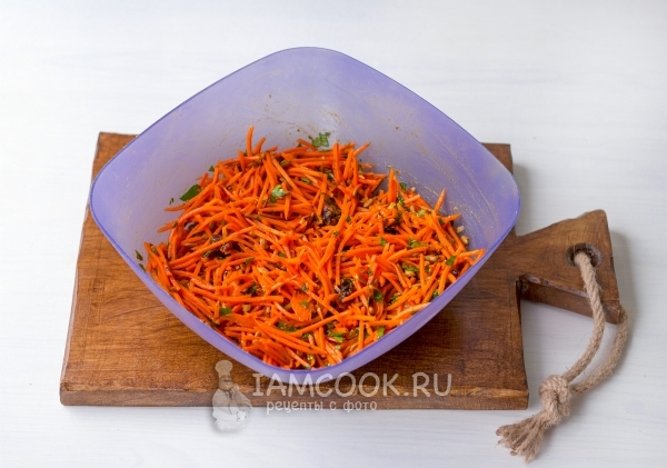 Морковный салат с финиками