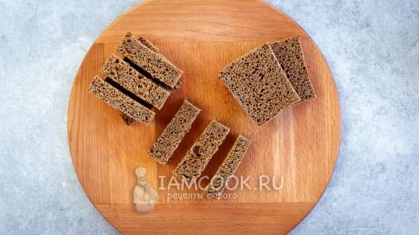 Гренки из бородинского хлеба с сушеным чесноком