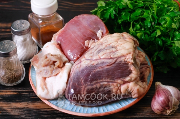 Ингредиенты для свиной колбасы с говяжьим сердцем